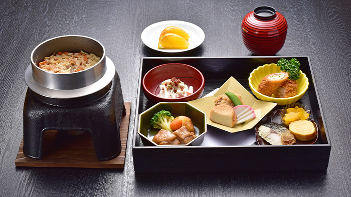 Group Lunch (Hakone-en Hall)
