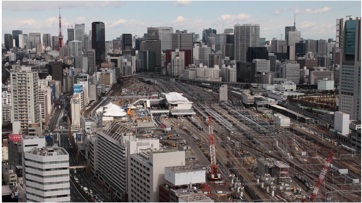 部屋から見ることのできる、高輪ゲートウェイ駅や工事中の品川駅