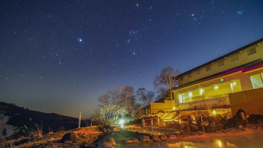 露天風呂から望む星空