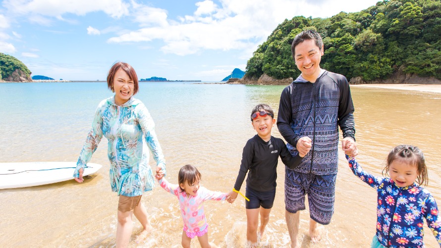 　ホテル目の前の海では海水浴やマリンアクティビティが楽しめます