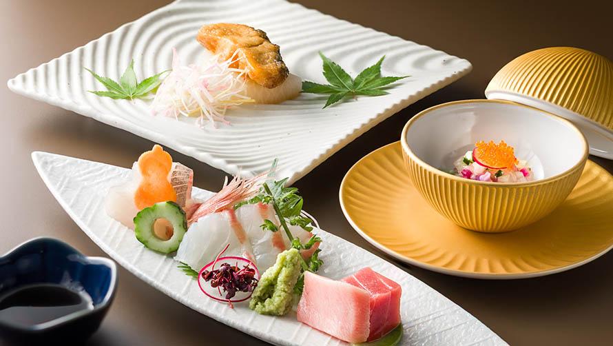 旬の食材を丁寧に仕上げた懐石料理で、彩り豊かなひと品ひと品をお楽しみいただけます
