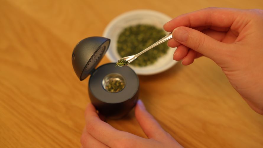 客室内で茶香炉