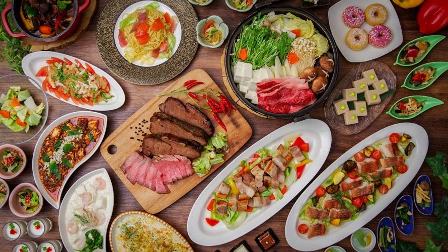 夕食は、地元食材を取り入れた和洋中ブッフェをお楽しみいただけます