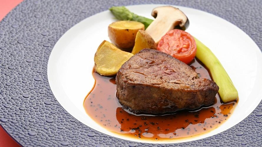 メインディッシュに国産牛フィレ肉をご用意