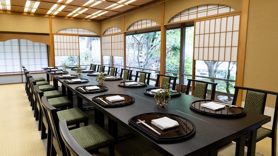 日本庭園を見渡せる茶寮