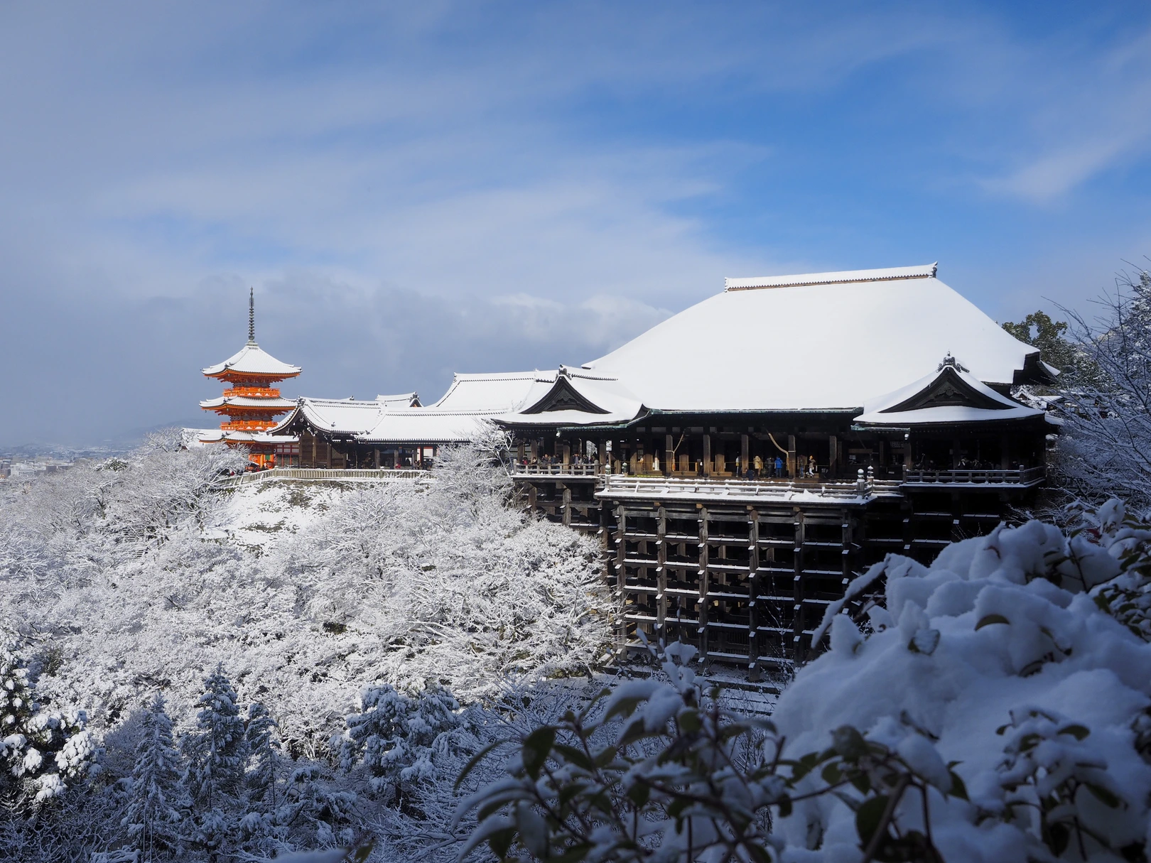PIXTAより「雪の清水寺と清水の舞台」