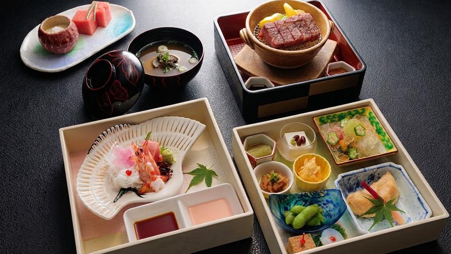 懐石料理をお重に詰めたお食事
