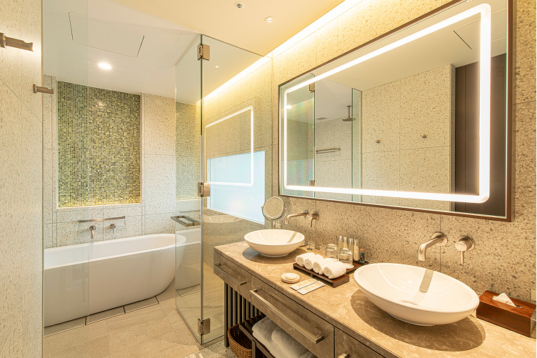 Deluxe King Bathroom
