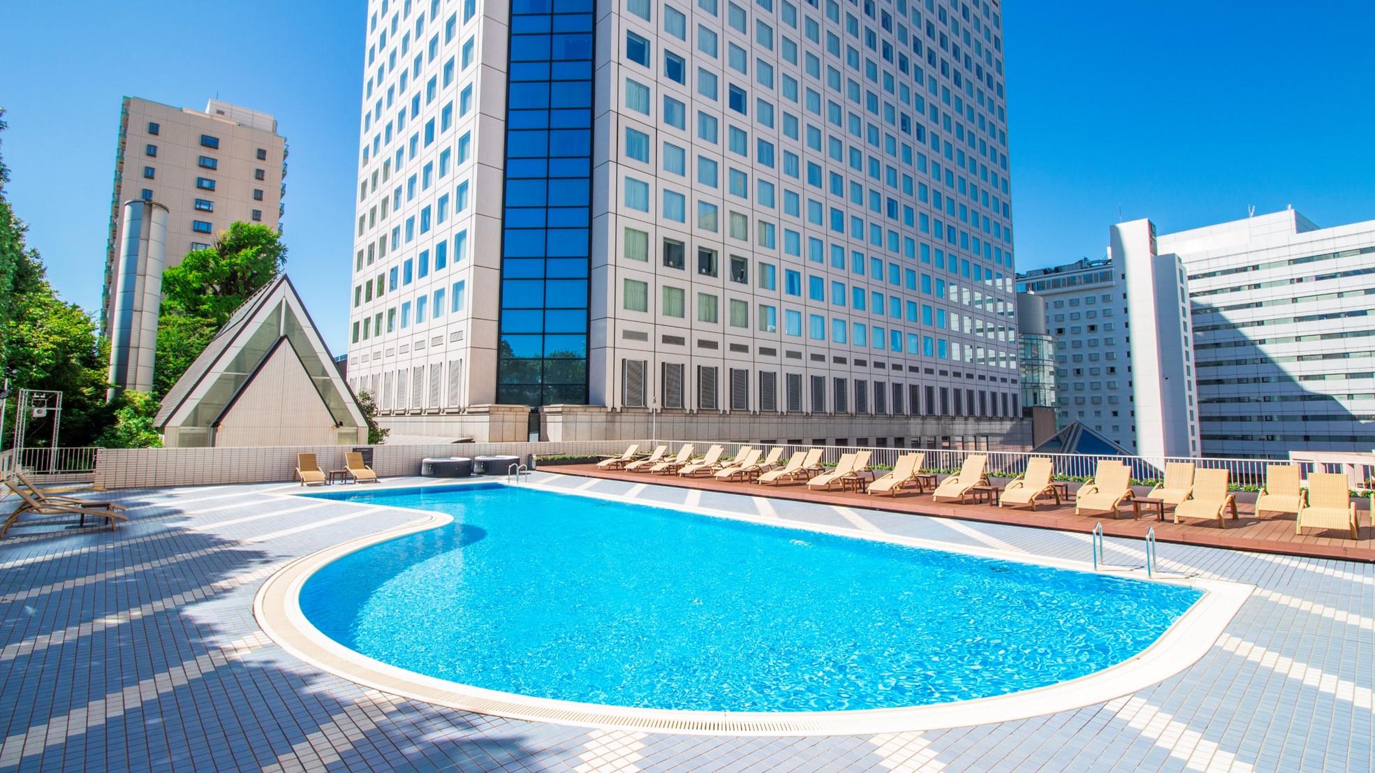 OUTDOOR DAY POOL
