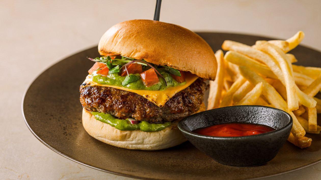 東京ビーフハンバーガー フライドポテト添え チミチュリソース