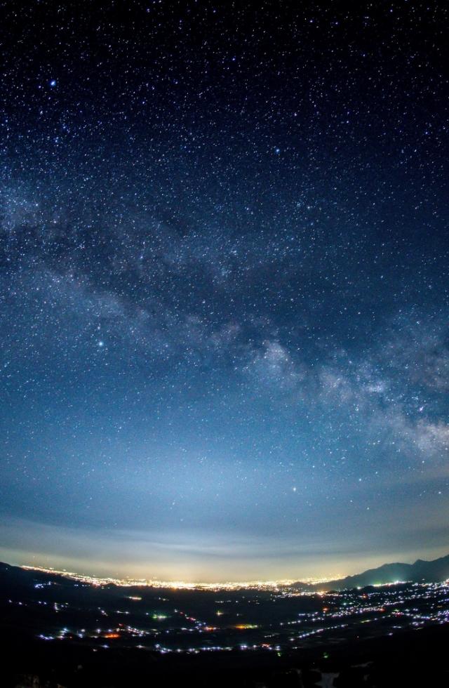 星空と町の夜景イメージ