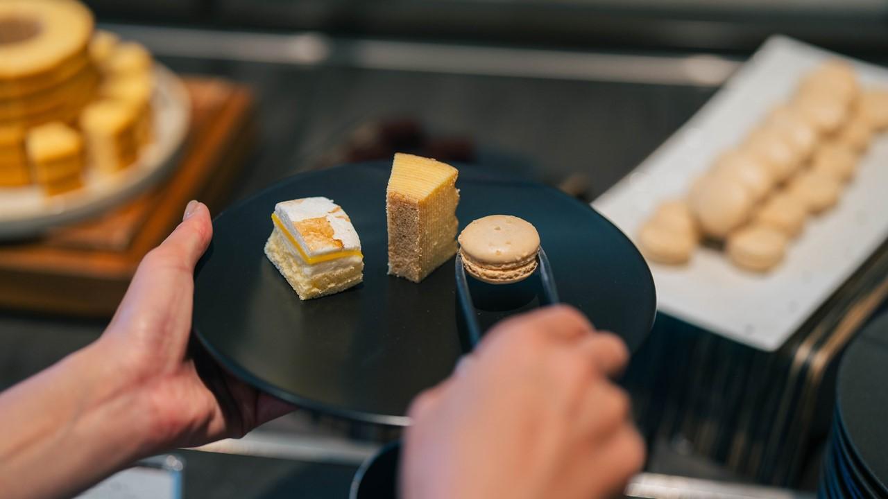 グランドプリンスホテル高輪1Fにある「クラブラウンジ 花雅」ティータイムイメージ。